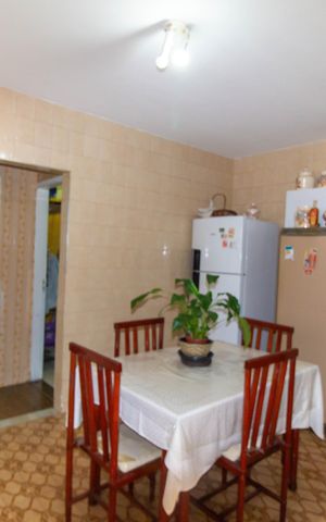 Casa à venda com 198m², 4 quartos e 2 vagas Casa à venda com 198m², 4 quartos e 2 vagasCozinha e Área de Serviço