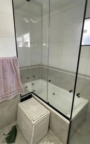 Casa para alugar com 300m², 4 quartos e 7 vagas Casa para alugar com 300m², 4 quartos e 7 vagasBanheiro