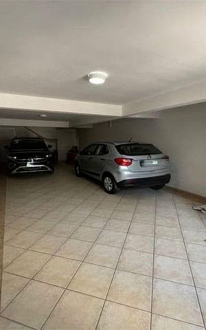 Casa para alugar com 300m², 4 quartos e 7 vagas Casa para alugar com 300m², 4 quartos e 7 vagasGaragem