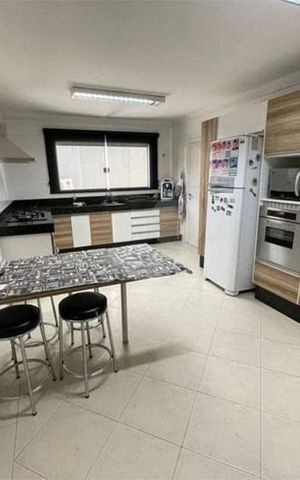 Casa para alugar com 300m², 4 quartos e 7 vagas Casa para alugar com 300m², 4 quartos e 7 vagasCozinha