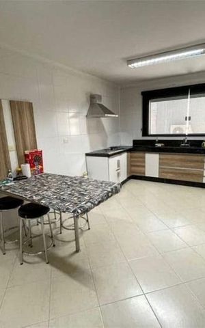 Casa para alugar com 300m², 4 quartos e 7 vagas Casa para alugar com 300m², 4 quartos e 7 vagasCozinha