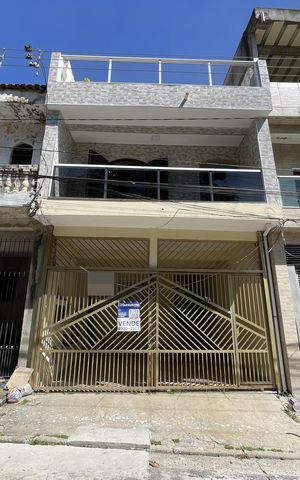 Casa à venda com 139m², 3 quartos e 2 vagasFachada+Placa 