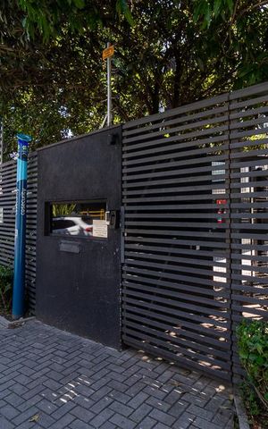 Casa de condomínio à venda com 154m², 2 quartos e 2 vagas Casa de condomínio à venda com 154m², 2 quartos e 2 vagasFachada