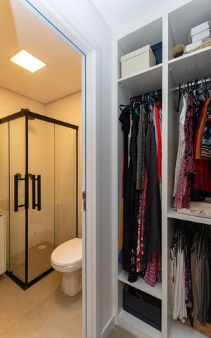 Casa de condomínio à venda com 154m², 2 quartos e 2 vagas Casa de condomínio à venda com 154m², 2 quartos e 2 vagasCloset da Suíte