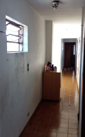 Casa à venda com 237m², 4 quartos e 2 vagas Casa à venda com 237m², 4 quartos e 2 vagasCorredor