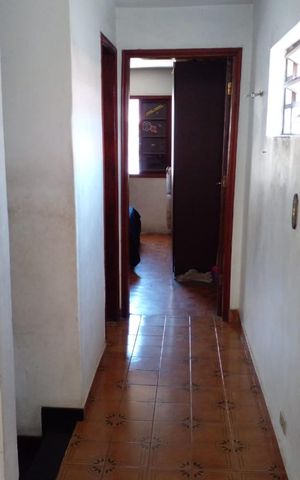 Casa à venda com 237m², 4 quartos e 2 vagas Casa à venda com 237m², 4 quartos e 2 vagasCorredor