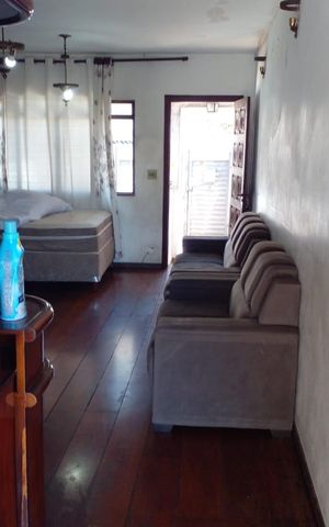 Casa à venda com 237m², 4 quartos e 2 vagas Casa à venda com 237m², 4 quartos e 2 vagasSala