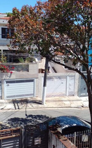 Casa à venda com 237m², 4 quartos e 2 vagas Casa à venda com 237m², 4 quartos e 2 vagasÁrea externa