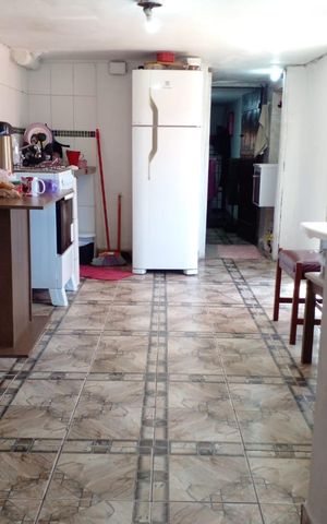Casa à venda com 237m², 4 quartos e 2 vagas Casa à venda com 237m², 4 quartos e 2 vagasCozinha