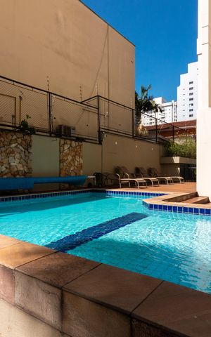 Apartamento à venda com 147m², 3 quartos e 3 vagas Apartamento à venda com 147m², 3 quartos e 3 vagasÁrea comum - Piscina