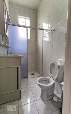 Casa para alugar com 90m², 3 quartos e 3 vagas Casa para alugar com 90m², 3 quartos e 3 vagasBanheiro
