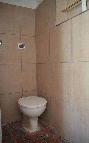 Casa à venda com 240m², 3 quartos e sem vagaLavabo