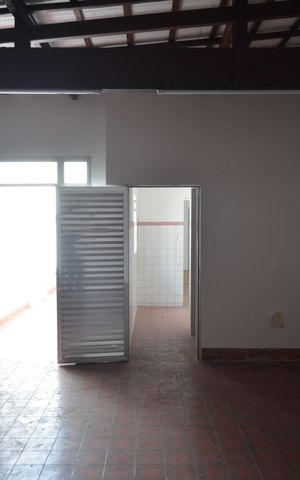 Casa à venda com 240m², 3 quartos e sem vagaÁrea de Serviço