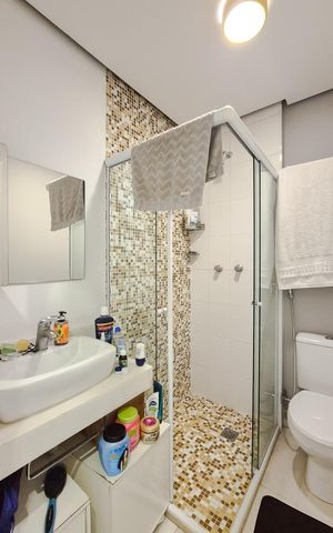 Casa de condomínio à venda com 223m², 3 quartos e 4 vagas Casa de condomínio à venda com 223m², 3 quartos e 4 vagasBanheiro da Suíte 2
