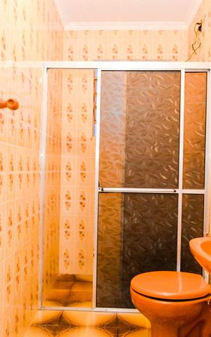 Casa à venda com 176m², 2 quartos e 2 vagasBanheiro Social 2