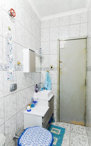 Casa à venda com 176m², 2 quartos e 2 vagasBanheiro Social 1