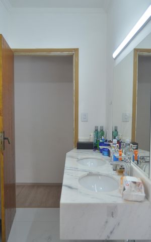 Casa para alugar com 190m², 3 quartos e 2 vagasBanheiro 