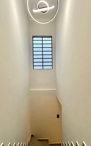 Casa para alugar com 180m², 3 quartos e 2 vagas Casa para alugar com 180m², 3 quartos e 2 vagasEscada