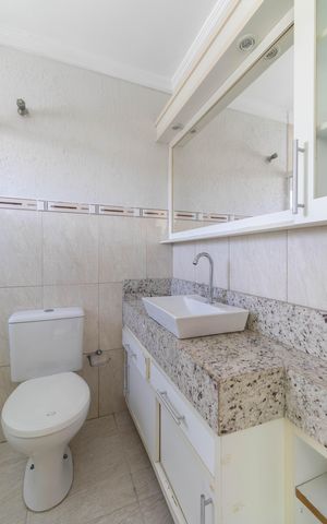 Casa à venda com 185m², 3 quartos e 4 vagas Casa à venda com 185m², 3 quartos e 4 vagasBanheiro Suíte