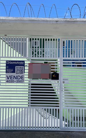 Casa à venda com 185m², 3 quartos e 4 vagas Casa à venda com 185m², 3 quartos e 4 vagasFachada + Placa