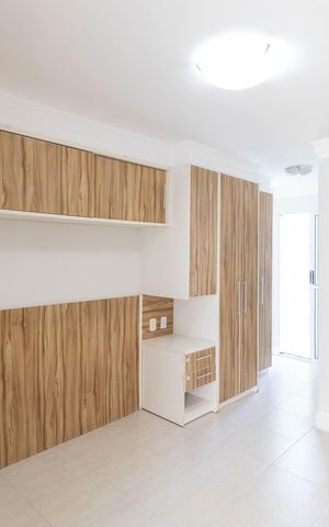 Casa à venda com 185m², 3 quartos e 4 vagas Casa à venda com 185m², 3 quartos e 4 vagasSuíte