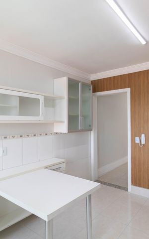 Casa à venda com 185m², 3 quartos e 4 vagas Casa à venda com 185m², 3 quartos e 4 vagasCozinha