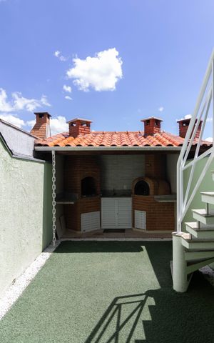 Casa à venda com 185m², 3 quartos e 4 vagas Casa à venda com 185m², 3 quartos e 4 vagasQuintal