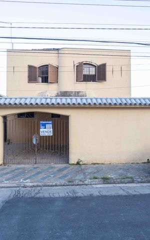 Casa para alugar com 300m², 4 quartos e 4 vagasFachada