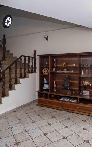 Casa para alugar com 300m², 4 quartos e 4 vagasSala de TV