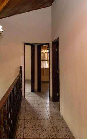 Casa para alugar com 300m², 4 quartos e 4 vagasHall