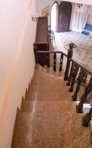 Casa para alugar com 300m², 4 quartos e 4 vagasEscada