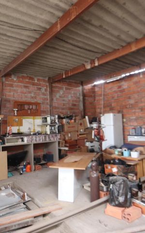 Casa à venda com 125m², 4 quartos e 2 vagasDepósito