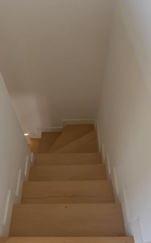 Apartamento para alugar com 94m², 1 quarto e 3 vagas Apartamento para alugar com 94m², 1 quarto e 3 vagasEscada