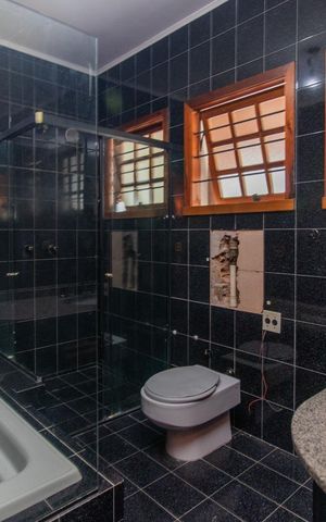 Casa para alugar com 333m², 4 quartos e 6 vagas Casa para alugar com 333m², 4 quartos e 6 vagasBanheiro do Quarto 2