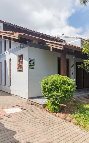 Casa para alugar com 333m², 4 quartos e 6 vagas Casa para alugar com 333m², 4 quartos e 6 vagasFachada