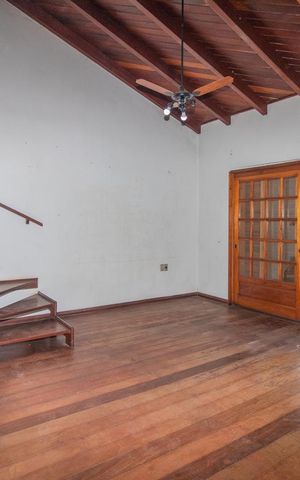 Casa para alugar com 333m², 4 quartos e 6 vagas Casa para alugar com 333m², 4 quartos e 6 vagasSala