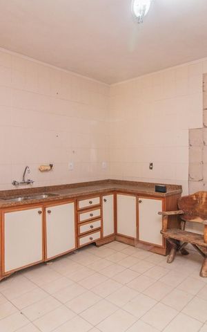 Casa para alugar com 333m², 4 quartos e 6 vagas Casa para alugar com 333m², 4 quartos e 6 vagasCozinha e Área de Serviço