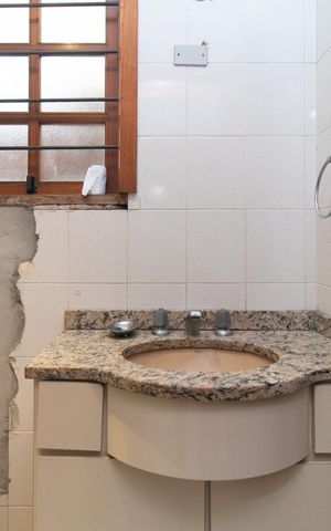 Casa para alugar com 333m², 4 quartos e 6 vagas Casa para alugar com 333m², 4 quartos e 6 vagasBanheiro Social 2