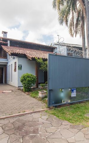 Casa para alugar com 333m², 4 quartos e 6 vagas Casa para alugar com 333m², 4 quartos e 6 vagasFachada