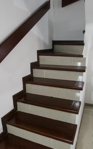 Casa à venda com 127m², 3 quartos e 2 vagasEscada