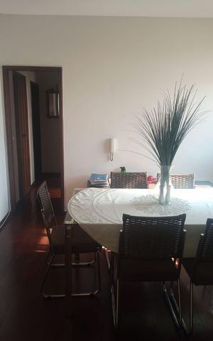 Apartamento à venda com 180m², 3 quartos e 2 vagas Apartamento à venda com 180m², 3 quartos e 2 vagasSala