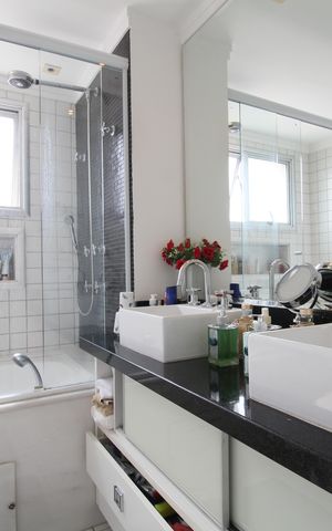 Apartamento à venda com 172m², 3 quartos e 3 vagasBanheiro Suíte 1