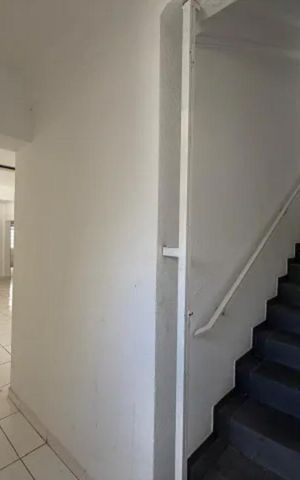 Casa para alugar com 476m², 9 quartos e 9 vagas Casa para alugar com 476m², 9 quartos e 9 vagasQuarto