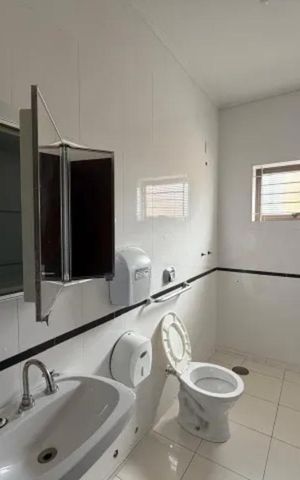 Casa para alugar com 476m², 9 quartos e 9 vagas Casa para alugar com 476m², 9 quartos e 9 vagasBanheiro