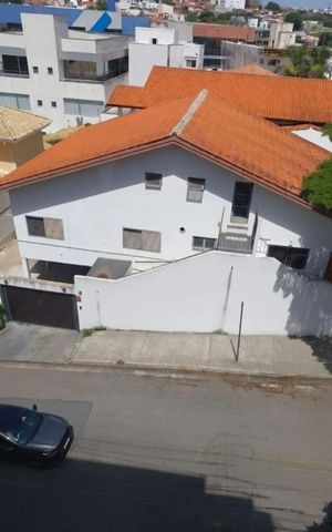 Casa para alugar com 476m², 9 quartos e 9 vagas Casa para alugar com 476m², 9 quartos e 9 vagasFachada