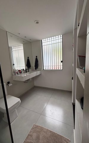 Casa à venda com 170m², 4 quartos e 2 vagas Casa à venda com 170m², 4 quartos e 2 vagasBanheiro