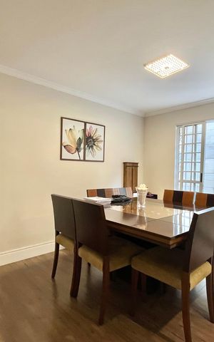 Casa à venda com 230m², 3 quartos e 2 vagas Casa à venda com 230m², 3 quartos e 2 vagasSala de Jantar