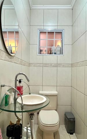 Casa à venda com 230m², 3 quartos e 2 vagas Casa à venda com 230m², 3 quartos e 2 vagasLavabo