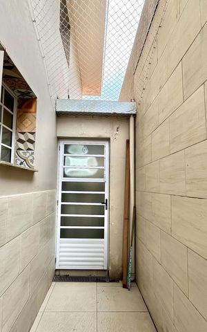 Casa à venda com 230m², 3 quartos e 2 vagas Casa à venda com 230m², 3 quartos e 2 vagasÁrea externa