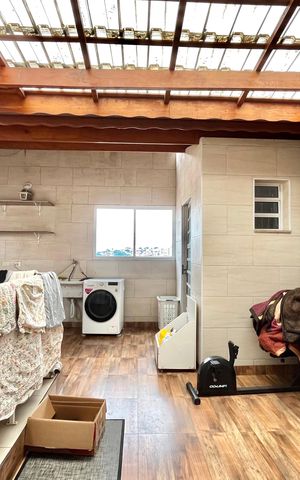 Casa à venda com 230m², 3 quartos e 2 vagas Casa à venda com 230m², 3 quartos e 2 vagasVaranda da Suíte